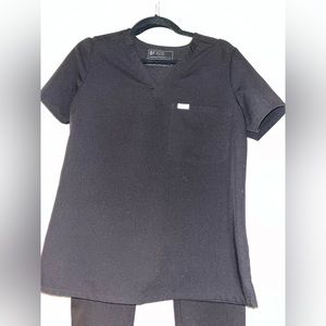 3 XS 2MED FIGS SCRUB TOPS